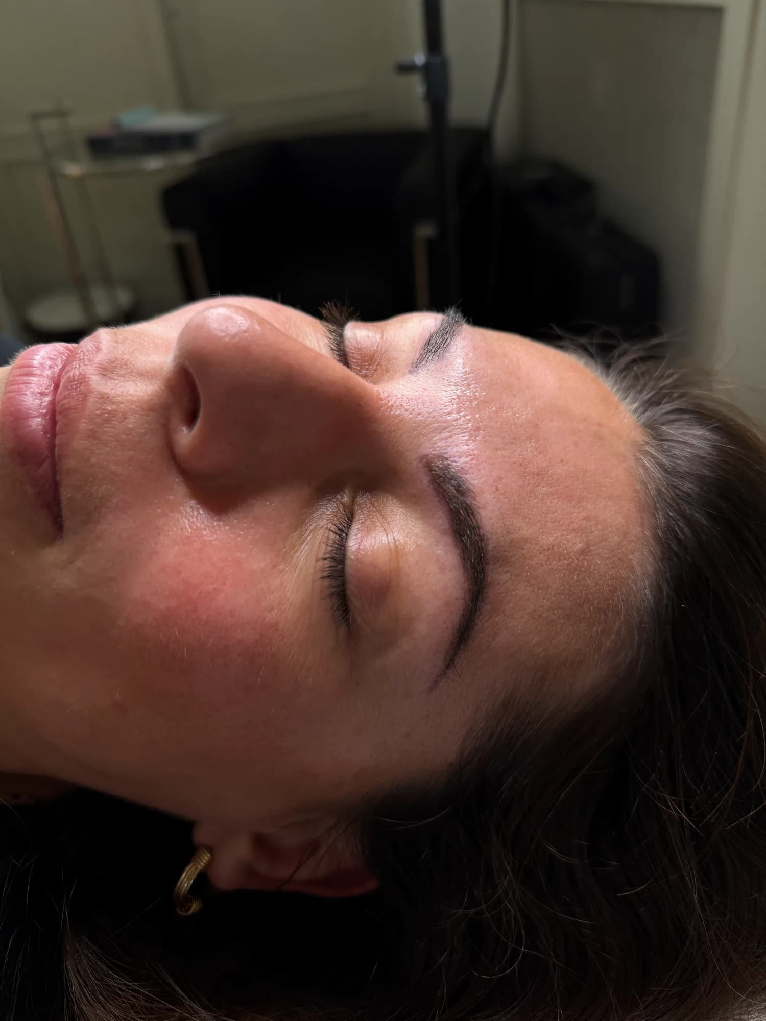 Reconstruction des sourcils, résultat naturel après la séance